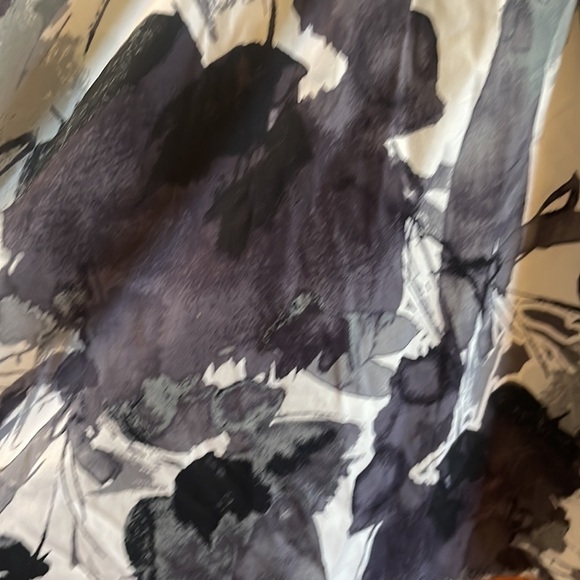 NWT - Express Black & White Watercolor Floral Mini Skirt lined w pockets, Size M - Picture 4 of 8